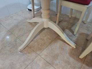Mesa comedor extensible y 5 sillas blancas