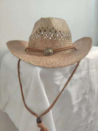 Sombrero cowboy paja con cordón y detalle