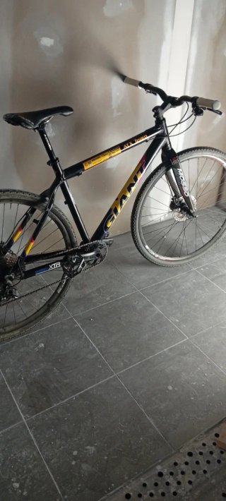 Bicicleta Giant ATX Team Aluminio