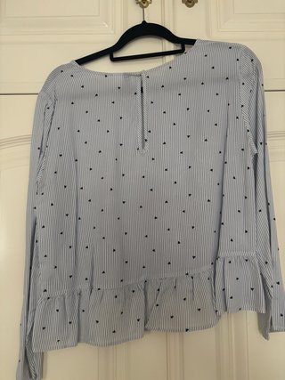 Camisa de rayas y corazones