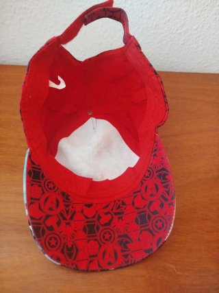 Gorra y Figuras Superhéroes Marvel