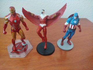 Gorra y Figuras Superhéroes Marvel