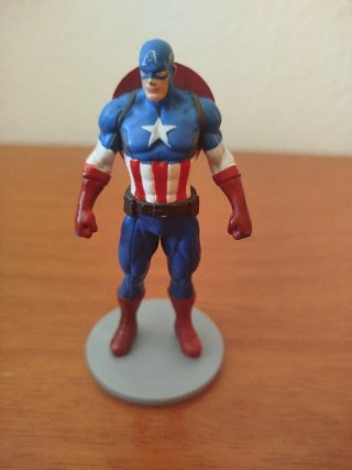 Gorra y Figuras Superhéroes Marvel