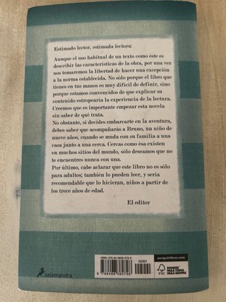 El niño con el pijama de rayas