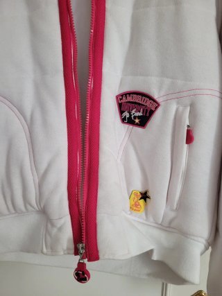 Sudadera blanca con cremallera rosa
