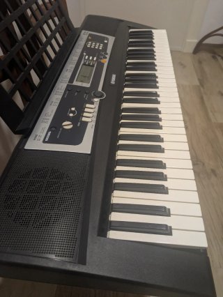 Tastiere Yamaha PSR-E213