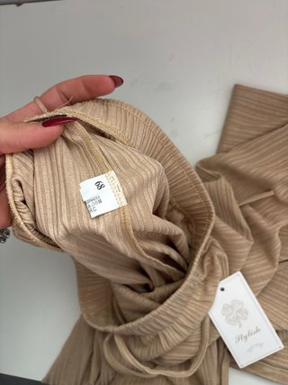 Pantalón beige talla M