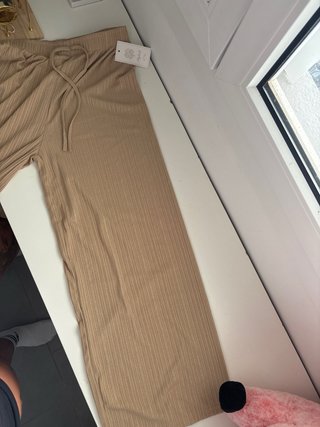 Pantalón beige talla M