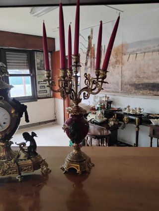 Antiguo juego reloj y candelabros de chimenea