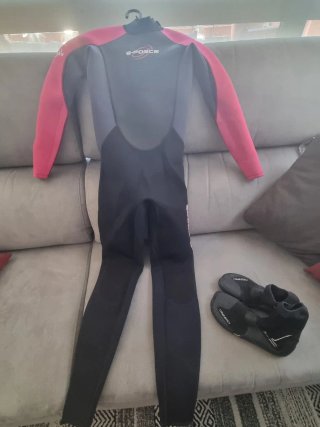 Neopreno niña sin estrenar para surf o natacion
