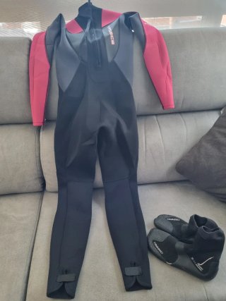 Neopreno niña sin estrenar para surf o natacion