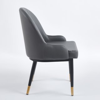 Sillas de comedor grises con detalles dorados