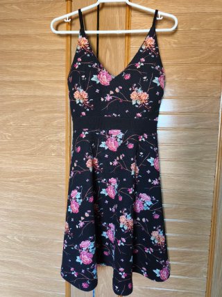 Vestido negro estampado floral