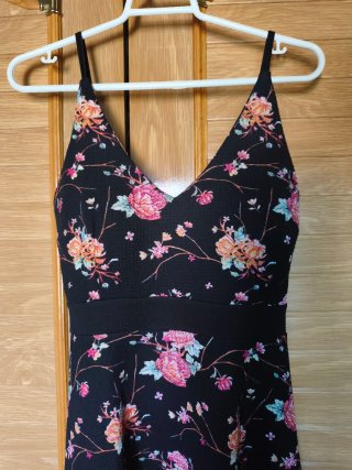 Vestido negro estampado floral