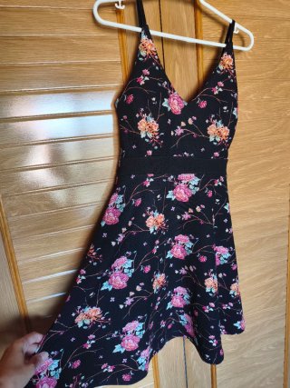 Vestido negro estampado floral