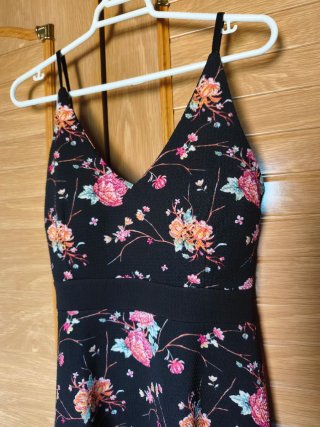 Vestido negro estampado floral