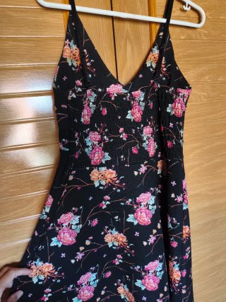 Vestido negro estampado floral