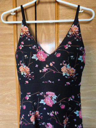 Vestido negro estampado floral