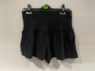 Pantalón corto elástico talle alto Talla L