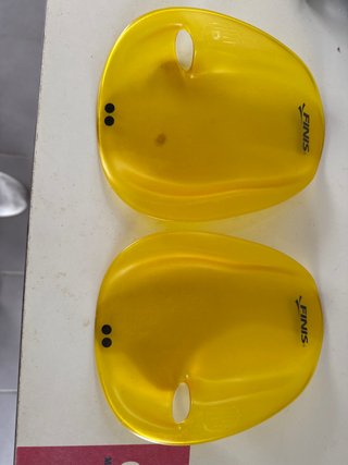 Palas natación Finis amarillas