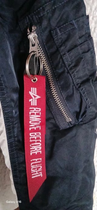 Chaqueta Alpha Industries Negra y Blanca