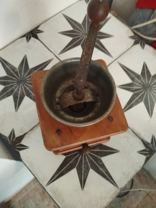 Molinillo de café DEVE antiguo