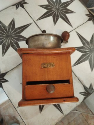 Molinillo de café DEVE antiguo
