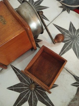 Molinillo de café DEVE antiguo