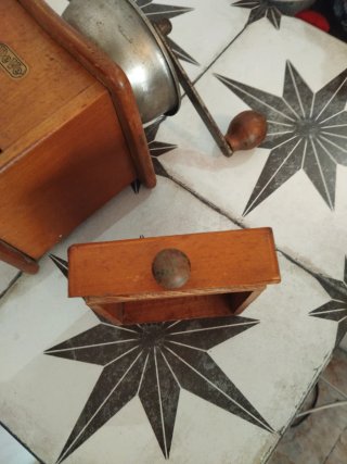 Molinillo de café DEVE antiguo