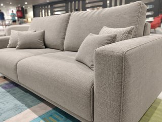 Sofá NUEVO 4 plazas beige con cojines