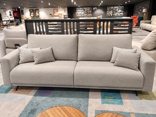 Sofá NUEVO 4 plazas beige con cojines