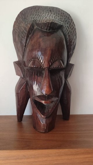 Máscara africana madera ébano tallada