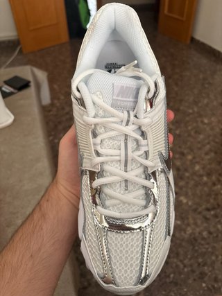 Nike Zoom Vomero 5 Plata y Blanco