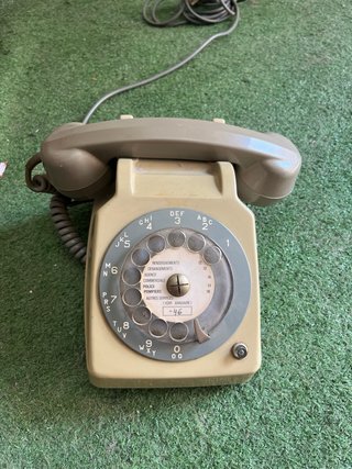 Teléfono antiguo vintage de disco