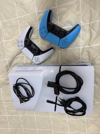 PS5 1TB + 2 Mandos