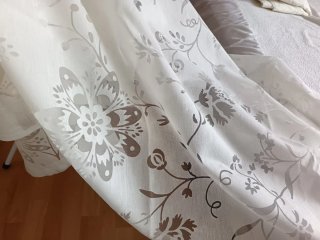 Cortinas de gasa con estampado floral