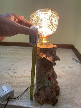 Lampada artigianale in legno