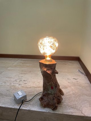 Lampada artigianale in legno