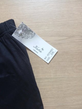 Pantalón corto deportivo mujer negro y rosa