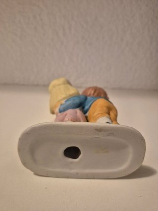 Figura de porcelana de pareja infantil