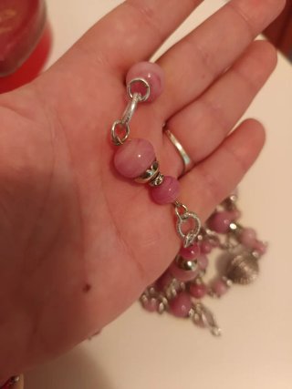 Collana lunga rosa con dettagli argento