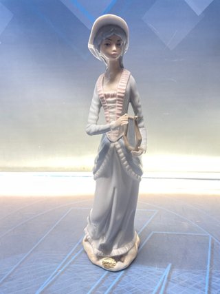Figura Mujer tocando el arpa, Porcelana Casades 33 CM