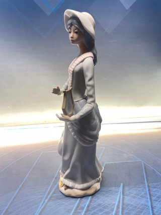 Figura Mujer tocando el arpa, Porcelana Casades 33 CM