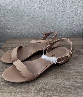 Sandalias tacon bajo color nude talla 36