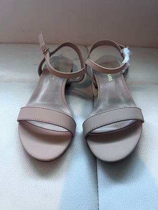 Sandalias tacon bajo color nude talla 36