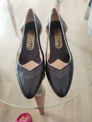Zapatos de salón Guanflex hechos a mano.