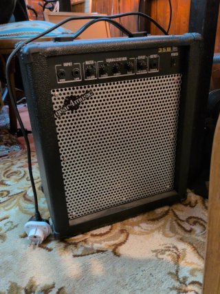 Bajo Gear4music + Amplificador