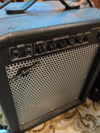 Bajo Gear4music + Amplificador