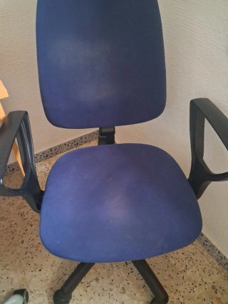 Silla giratoria de oficina azul