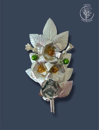 Ramillete de flores plateadas